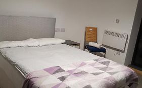 Jadwin Beautiful Room Share Toilet 2 People